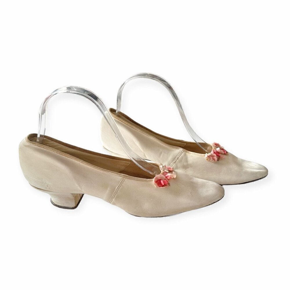 Vintage Victorian/Edwardian White Pumps with Floral Decoration, Gimbel Brothers - Picture 6 of 15
